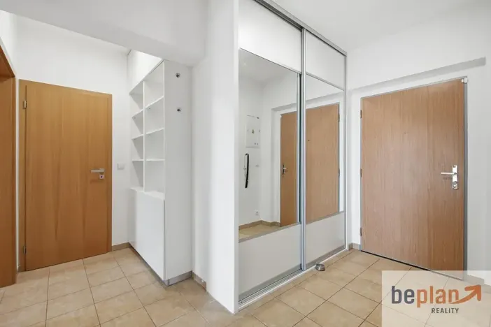 Pronájem bytu 2+kk, Praha - Malešice, Univerzitní, 63 m2