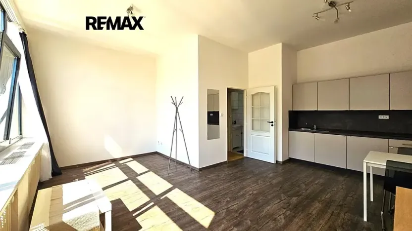 Prodej bytu 1+kk, Praha - Vršovice, Tádžická, 33 m2
