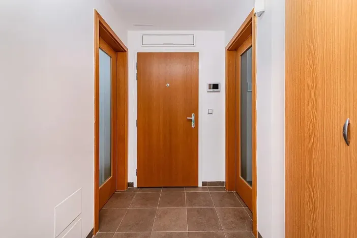 Pronájem bytu 1+kk, Praha - Vinohrady, Italská, 38 m2