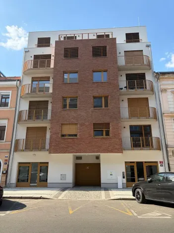 Pronájem bytu 1+kk, Praha - Karlín, Křižíkova, 28 m2