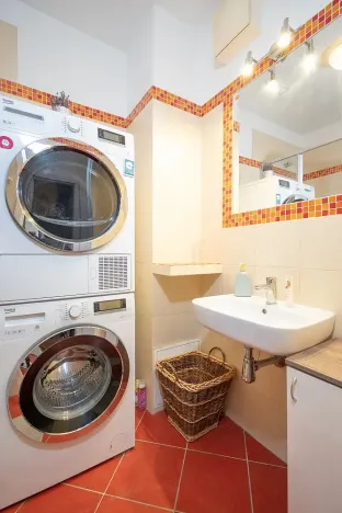 Pronájem bytu 2+kk, Praha - Prosek, Zubrnická, 60 m2