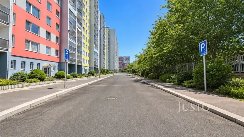 Prodej bytu 1+kk, Praha - Troja, Krynická, 28 m2