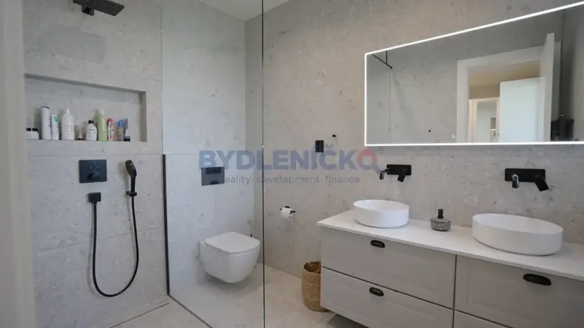 Prodej rodinného domu, Dynín, 219 m2