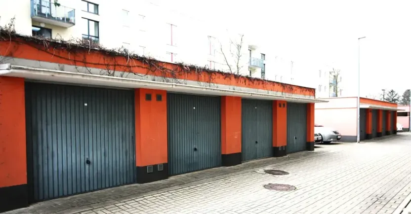 Pronájem garáže, Praha - Uhříněves, Sušilova, 18 m2