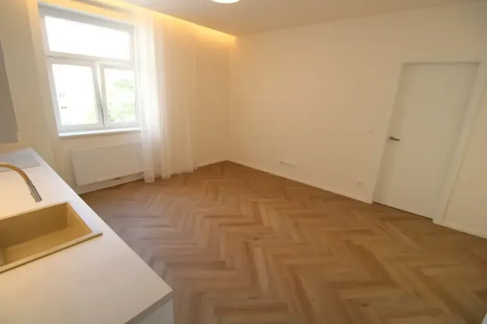 Pronájem bytu 2+kk, Praha - Žižkov, Jeseniova, 51 m2