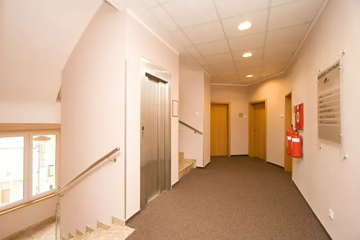 Pronájem kanceláře, Praha - Vysočany, Lisabonská, 53 m2