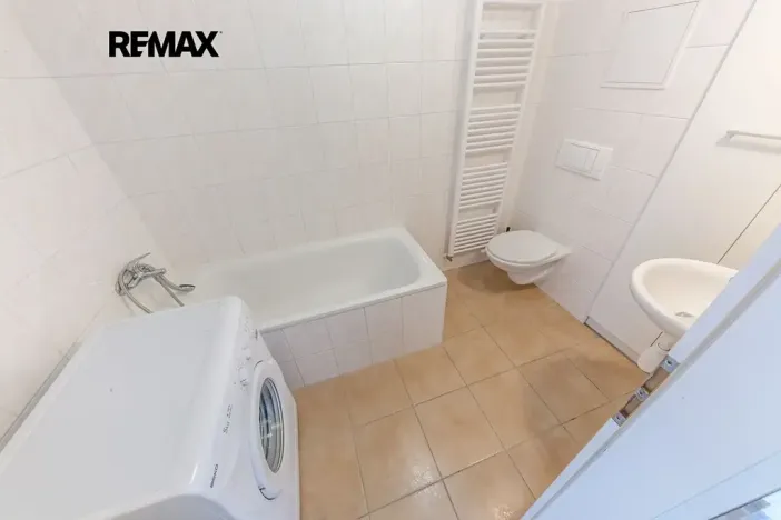 Pronájem bytu 1+kk, Klecany, V Honech, 30 m2