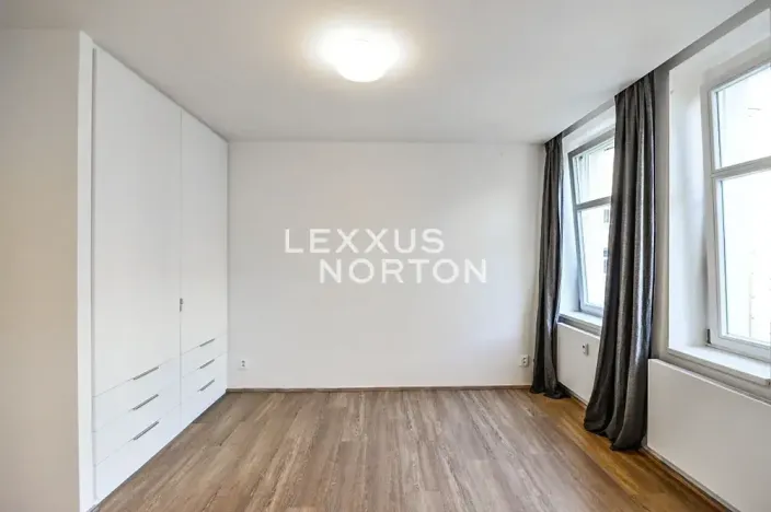 Pronájem bytu 1+kk, Praha - Vinohrady, Lucemburská, 30 m2