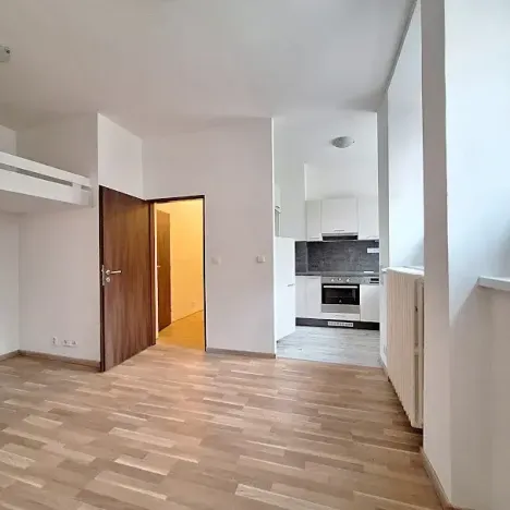 Pronájem bytu 1+kk, Praha - Strašnice, Černokostelecká, 33 m2