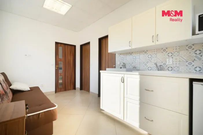 Prodej obchodního prostoru, Lázně Bohdaneč, Škroupova, 107 m2