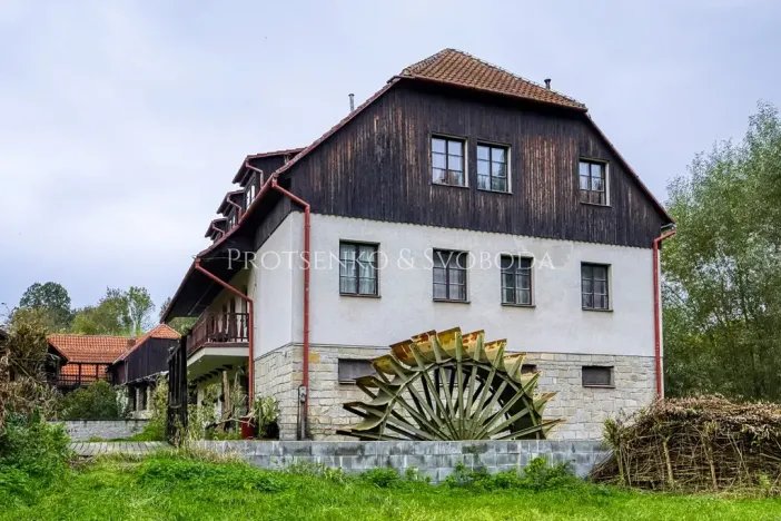 Prodej ubytování, Červená Lhota, 1220 m2