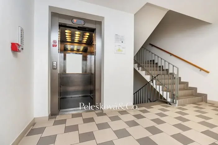 Prodej bytu 2+kk, Praha - Holešovice, Na Maninách, 52 m2