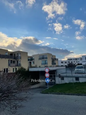 Prodej garážového stání, Praha, Formanská, 19 m2