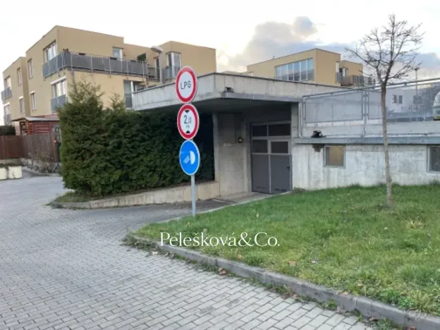 Prodej garážového stání, Praha, Formanská, 19 m2