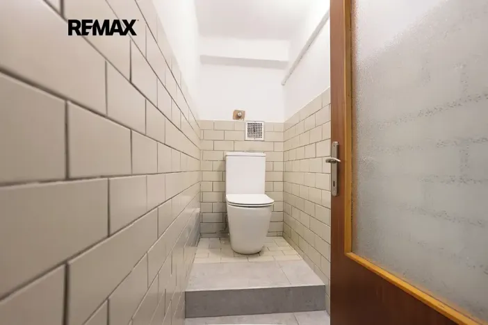 Prodej vícegeneračního domu, Praha - Vokovice, Půlkruhová, 385 m2
