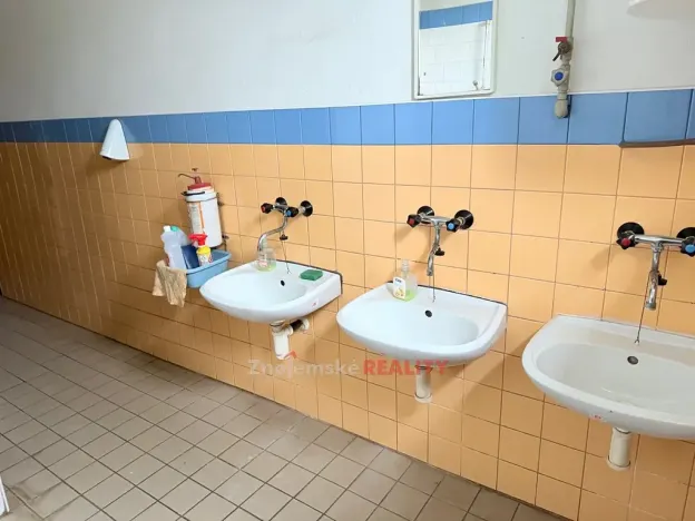 Pronájem skladu, Znojmo, 168 m2