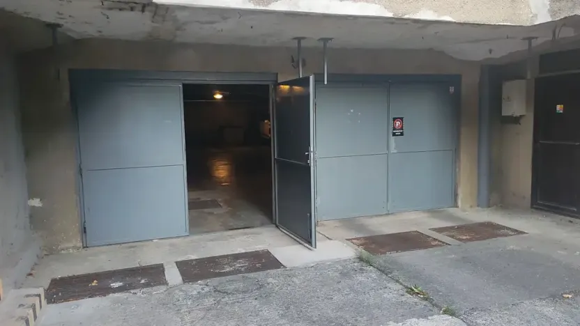 Prodej garážového stání, Zlín, Družstevní, 18 m2