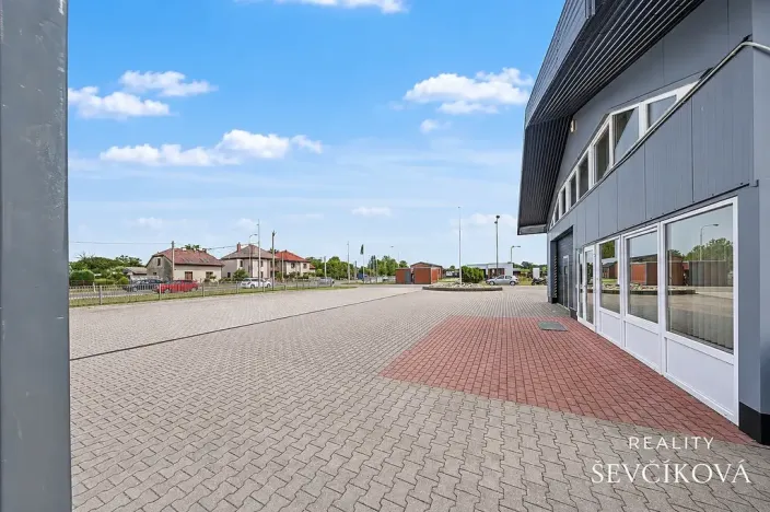 Pronájem obchodního prostoru, Hradec Králové, Vlčkovická, 700 m2