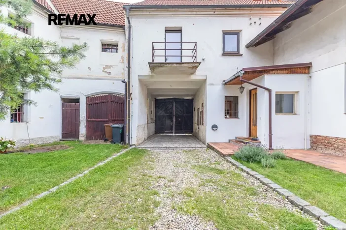 Pronájem skladu, Praha - Velká Chuchle, náměstí Chuchelských bojovníků, 85 m2