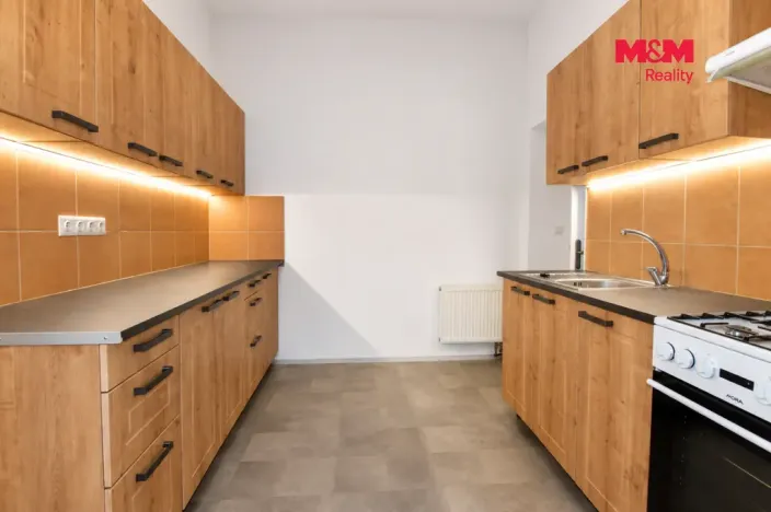 Pronájem bytu 2+1, Jičín - Staré Město, Valdštejnovo náměstí, 55 m2