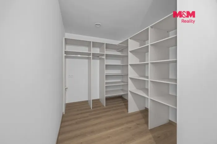 Prodej bytu 2+kk, Praha - Hloubětín, Poděbradská, 71 m2