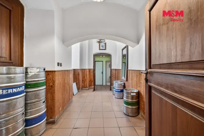 Prodej restaurace, Studená, Tyršova, 879 m2