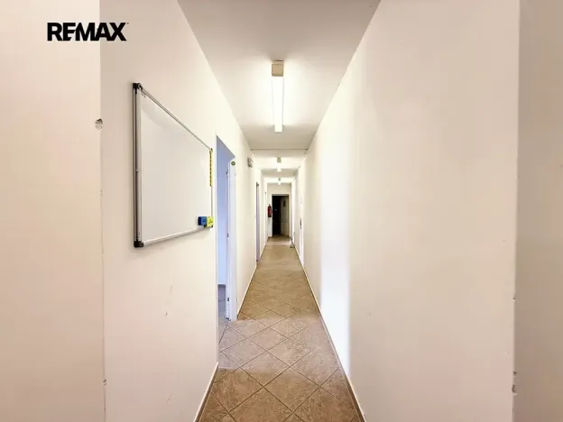 Pronájem obchodního prostoru, Karlovy Vary, Počernická, 312 m2