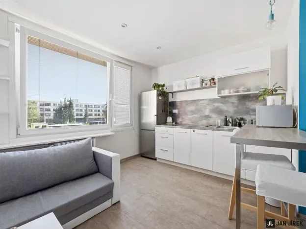 Pronájem bytu 2+kk, Hradec Králové - Třebeš, Urxova, 36 m2