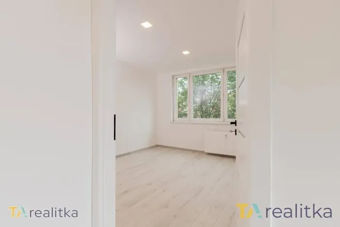 Prodej bytu 2+1, Karviná, Bratr. Veverkových, 56 m2