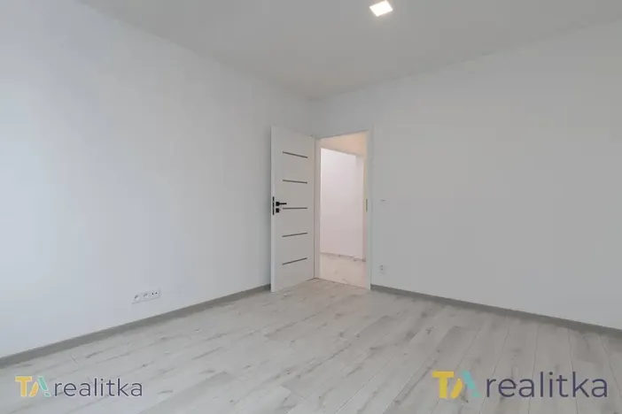 Prodej bytu 2+1, Karviná, Bratr. Veverkových, 56 m2
