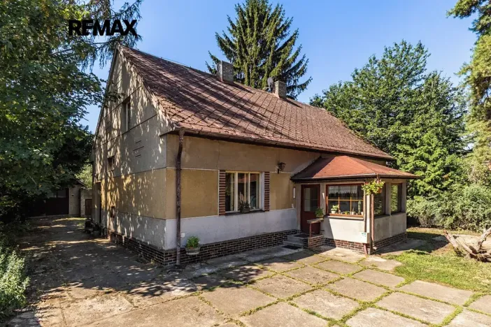 Prodej vícegeneračního domu, Praha - Pitkovice, Žampiónová, 200 m2