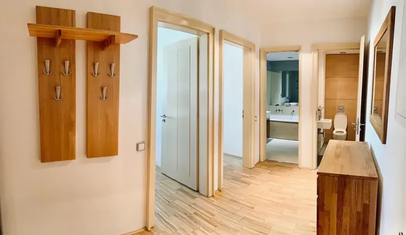 Pronájem bytu 2+kk, Praha - Karlín, Rohanské nábřeží, 58 m2