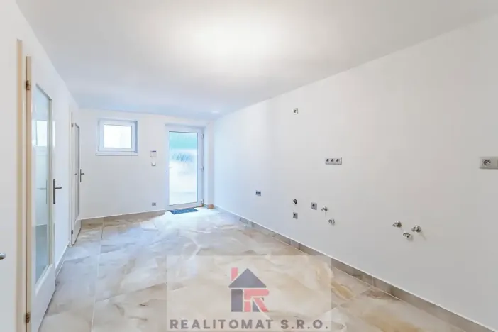 Pronájem kanceláře, Praha - Komořany, Pod lesem, 770 m2