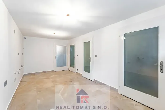 Pronájem kanceláře, Praha - Komořany, Pod lesem, 770 m2
