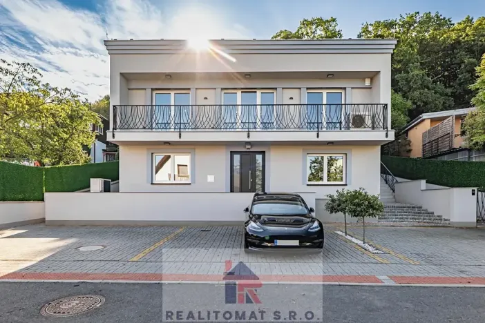 Pronájem vily, Praha - Komořany, Pod lesem, 770 m2