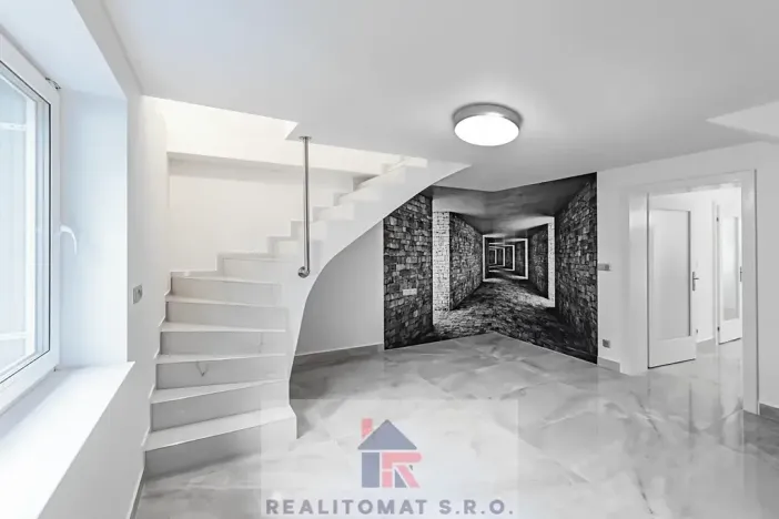 Pronájem vily, Praha - Komořany, Pod lesem, 770 m2