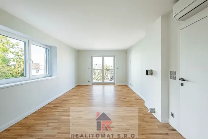 Pronájem vily, Praha - Komořany, Pod lesem, 770 m2