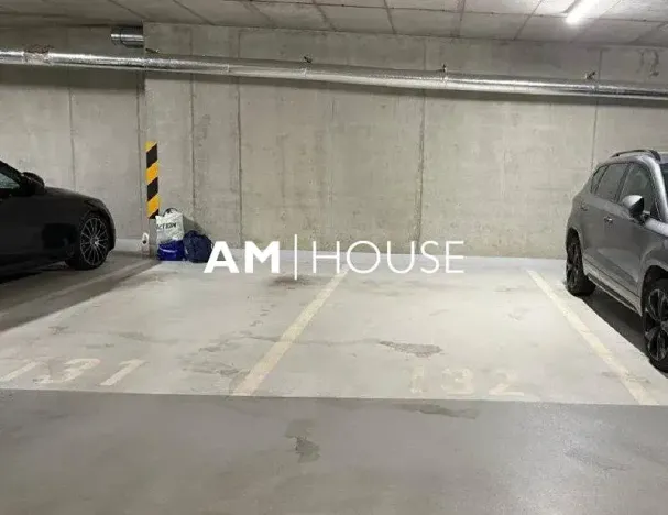 Pronájem garážového stání, Praha - Žižkov, Havlíčkovo náměstí, 13 m2