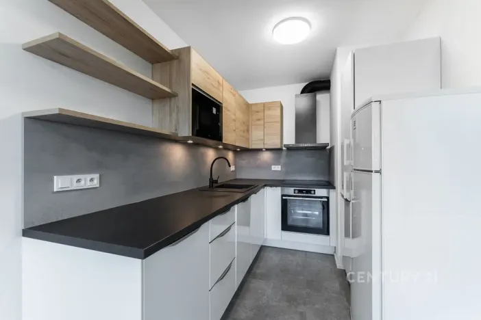 Pronájem bytu 2+kk, Praha - Prosek, Vysočanská, 45 m2