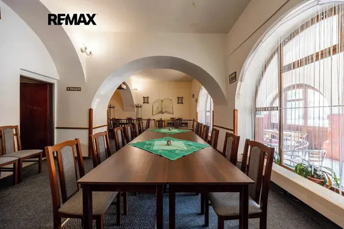 Pronájem restaurace, Opočno, Trčkovo nám., 500 m2