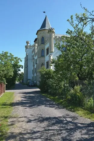 Dražba ubytování, Znojmo, Suchohrdelská, 2500 m2