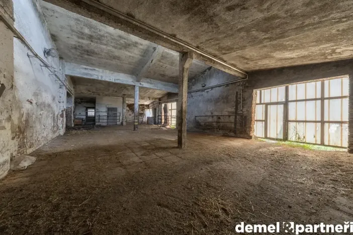 Pronájem zemědělského objektu, Korouhev, 1400 m2