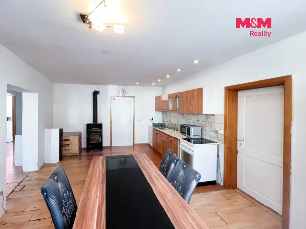 Prodej bytu 3+1, Volary, Náměstí, 96 m2