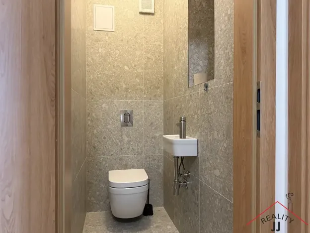 Pronájem bytu 2+kk, Praha - Břevnov, Bělohorská, 45 m2