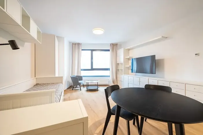 Pronájem bytu 1+kk, Praha, Milánská, 35 m2