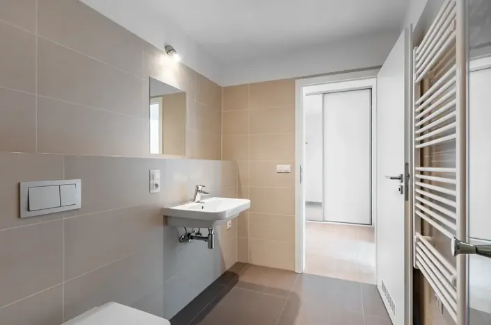 Pronájem bytu 1+kk, Praha - Karlín, Sokolovská, 38 m2