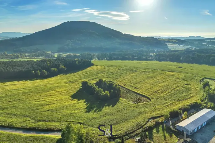 Prodej komerčního pozemku, Brniště, 13896 m2