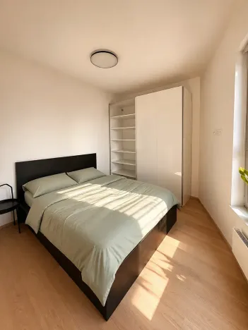 Pronájem bytu 1+kk, Praha - Strašnice, Michelangelova, 37 m2