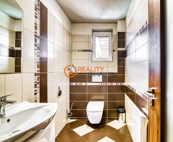Prodej rodinného domu, Hovorany, 220 m2