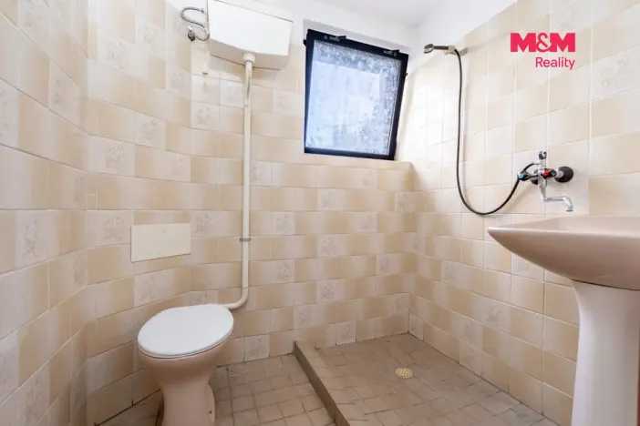 Prodej rodinného domu, Chvaletice, Budovatelů, 180 m2
